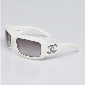 5076-H White Chanel Sunglasses w. Case + Cloth